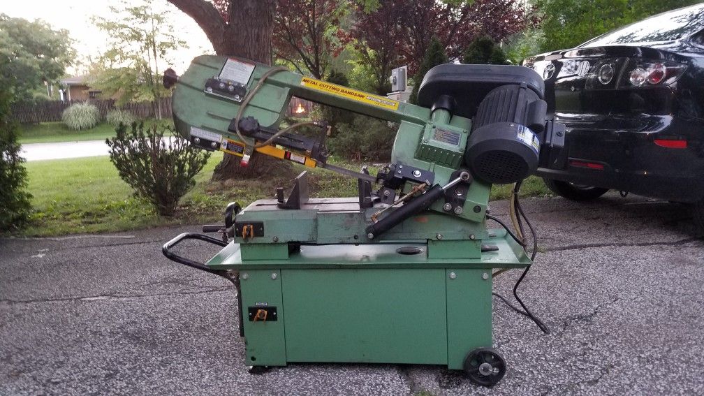 Central Machinery 1 HP 7 In. x 12 In. Hydraulic Feed Metal Cutting Band Saw