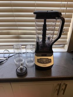 Ninja Professional 1100W Blender + 2 Smoothie Cups – $40