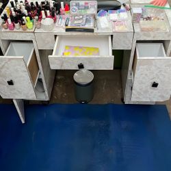 Manicure table