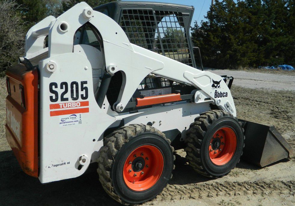 High flow auxiliary hydraulics 2005 Bobcat S205 skid steer 