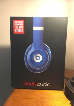 Beatsstudio over ear Headphones/ beats by dr. Dre/like new