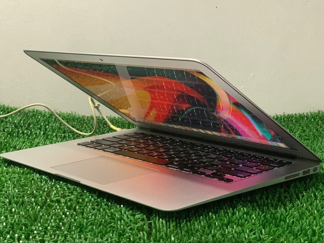 Apple MacBook Air 13” I5/8GB/256GB SSD $180