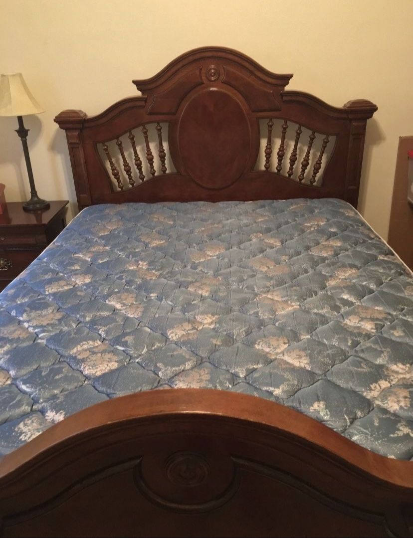 Wooden Queen Bedroom Set(No Mattress/box Spring)