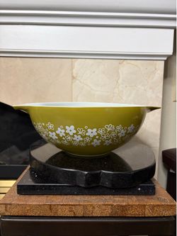 Vintage Pyrex crazy Daisy spring blossom Cinderella mixing bowl 10”