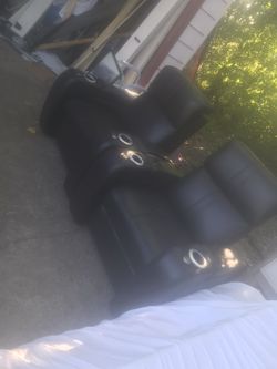 2 Matching Electric Recliner 