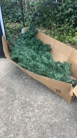 Pre-lit Christmas Tree!