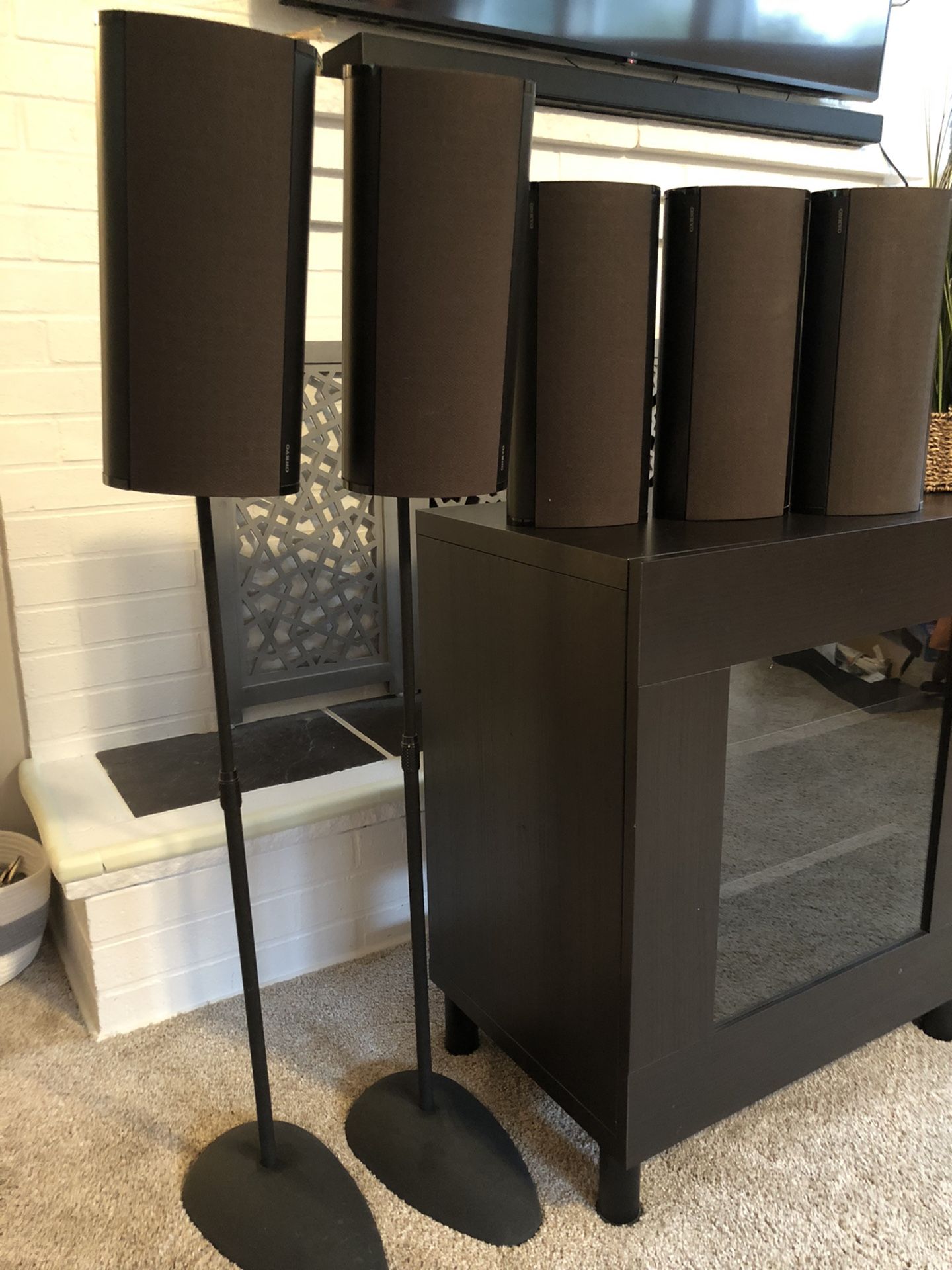 Onkyo Surround Sound With 2 Speaker Stands