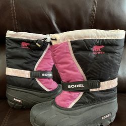 Sorel women’s pink and black snow boots size 7