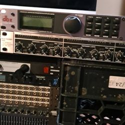 DBX PA CROSSOVER & BEHRINGER COMPRESSOR 