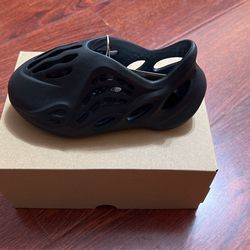 adidas yeezy foam rnr infant onyx size 9k New