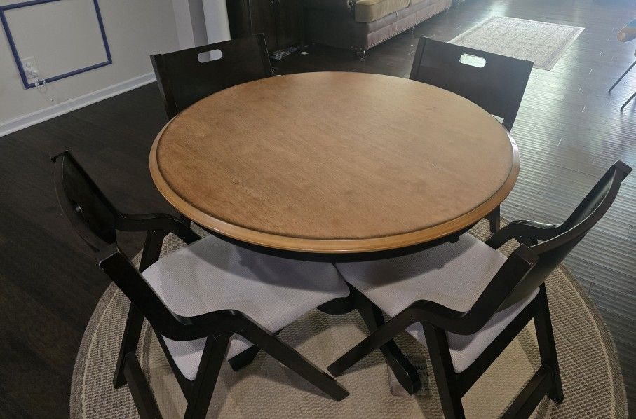 Round Dining Table With 4 Foldable Chairs For Sale