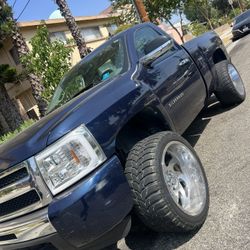 2010  Chevy Silverado 1500 )198000 Millas   Título Limpio 