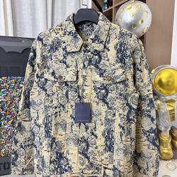 THROW ON THIS JACKET & INSTANTLY LOOK 10X COOLER.