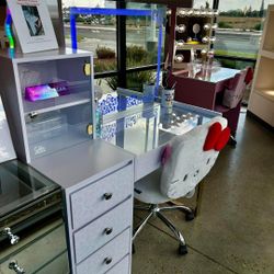 Hello Kitty Vanity Set