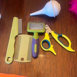 Cat Grooming Items 