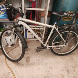 Bicycles..  Cleaning Garage Out. Cannondale,  Gary Fisher, Etc.