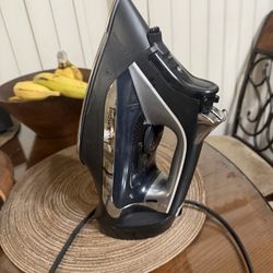 Rowenta 1700 Watt Iron 