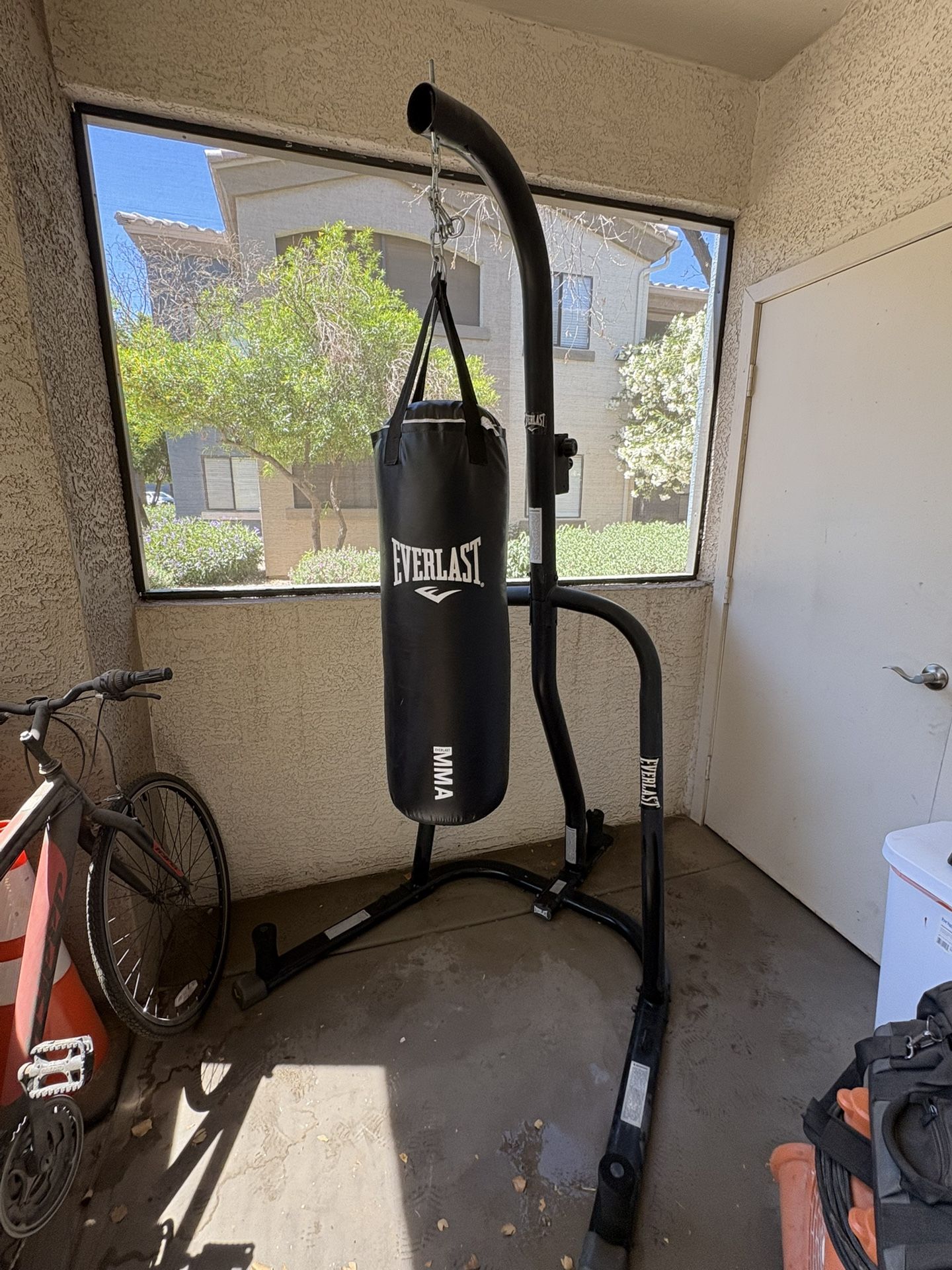 Ever last 70lb Punching Bag And Frame