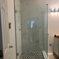 Fixed panel for bathtub