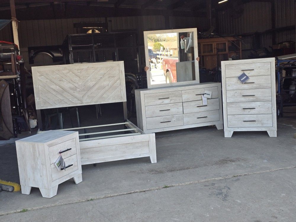 NEW QUEEN BEDROOM SET