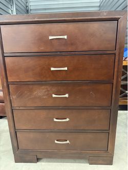 5 Drawer Dresser with 2 Night Stands