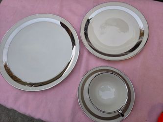 Fine China Dinnerware Set with Platinum Rim