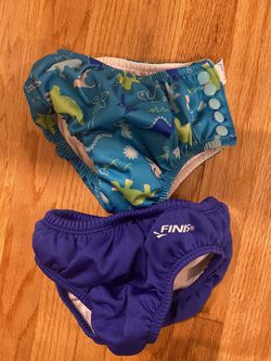 2 Swim diapers