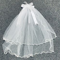 First Communion White Veil With Satin Ribbon, Pearls And Barrette - gently used 