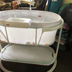 Fisher Price Soothing Motions Bassinet  Thumbnail