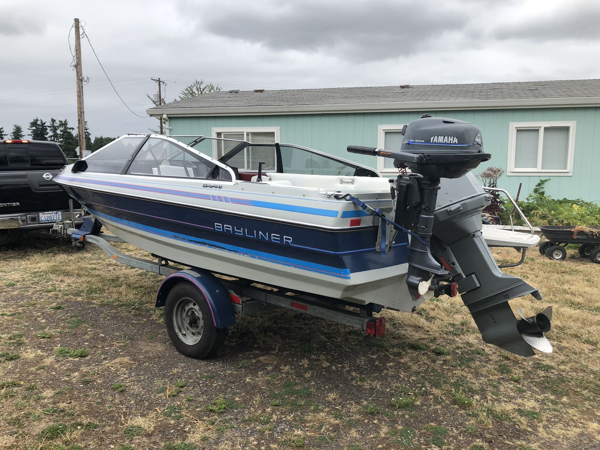 16ft Bayliner runabout new upholstery nice boat for Sale in Ridgefield