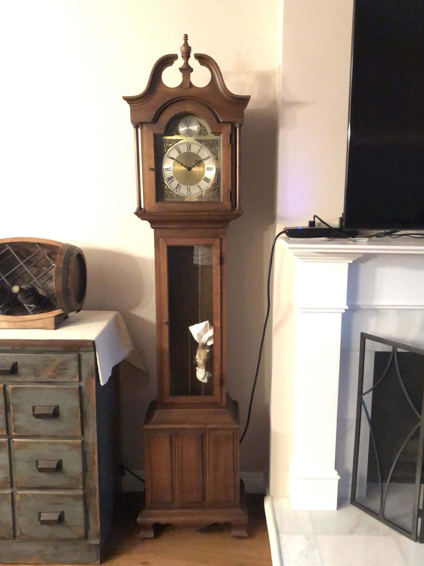 Howard Miller 6 foot grandfather clock (antique)
