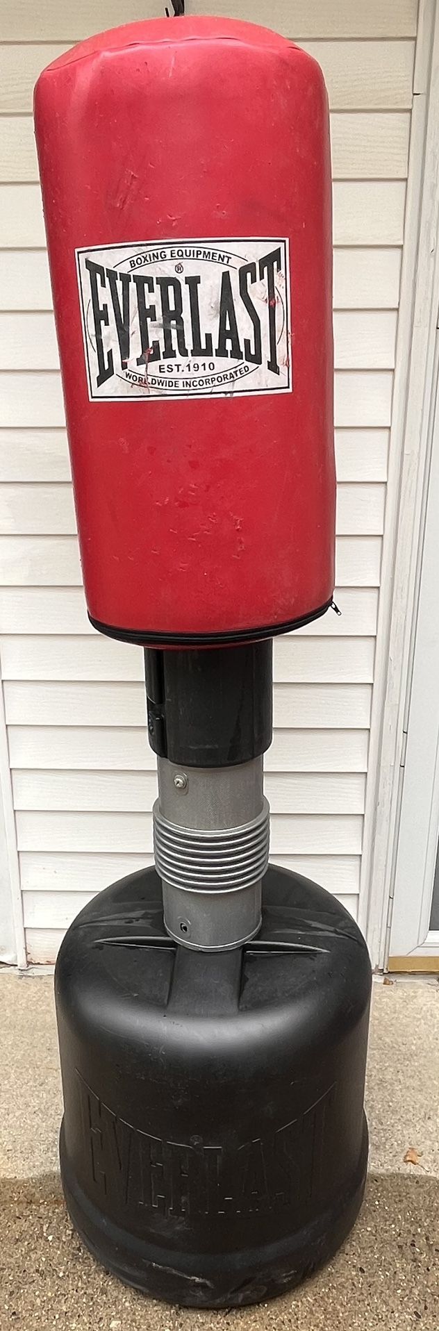Everlast Water Weighted Punching Bag Red Black