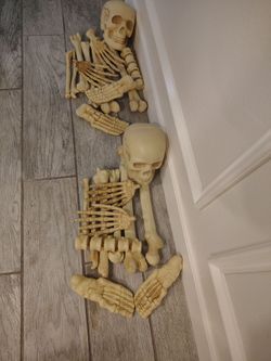 Halloween skeleton decoration