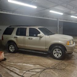 2004 Ford Explorer