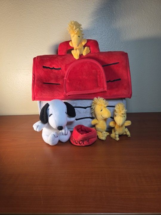 Lambs & Ivy Classic Snoopy & Woodstock Interactive Baby Plush Toy Doghouse