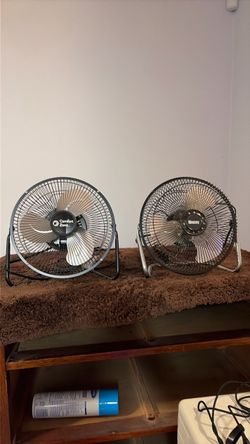 2 tabletop/ desk fans