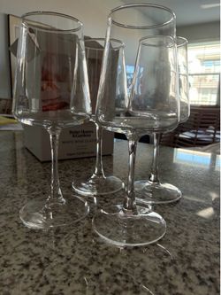 Better Homes & Gardens 4 white wine glasses in original box