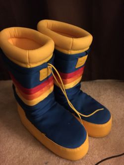 Hobart Ondenkbaar discretie Adidas Moon Boots (Very Rare) for Sale in Simpsonville, SC - OfferUp