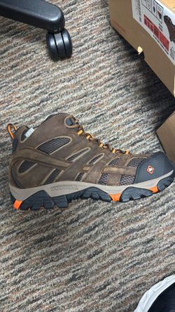 Men’s Merrell footwear size 9.5 m