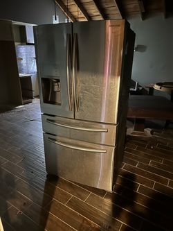 Lightly used Samsung 4 door French
