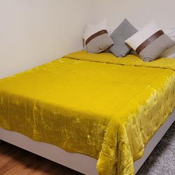 Queen size bed frame white rustic look.