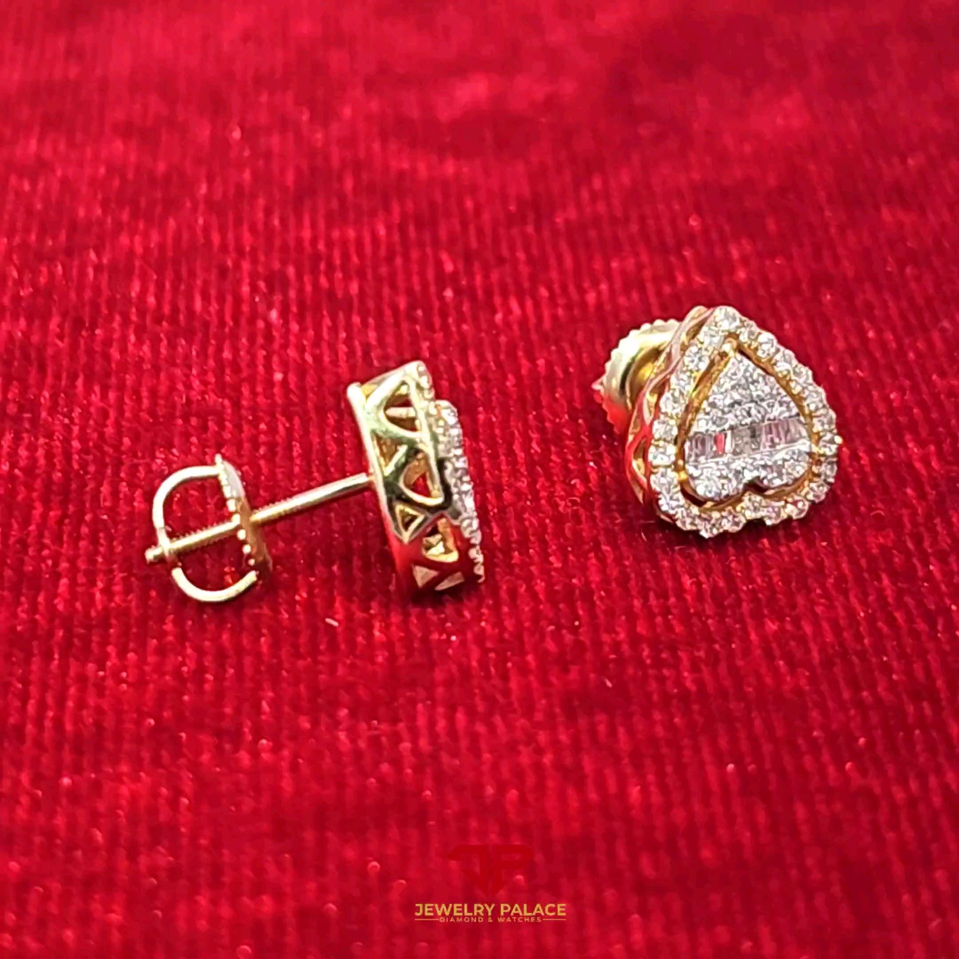 Elegant Heart-Shaped Earring with baguette diamonds 10K Gold and 0.5 CTW