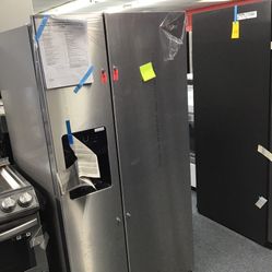 New Scratch And Dent Whirlpool 21.5 Cu Ft Stainless Steel Side By Side Fridge. 1 Year Warranty 