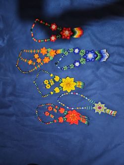 Collares ,puceras ,llaveros,de Chiquita Y Bolsas De Huichol