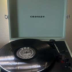 Crosley Voyager record player
