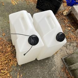 Liquid Holding Containers 