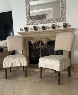 Elegant Vintage-Style Accent Chairs (Set of 2) – Upholstered with Skirted Detailing