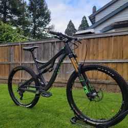 Like New Pivot Mach 6 Carbon Size Large Full Suspension Mountain Bike 