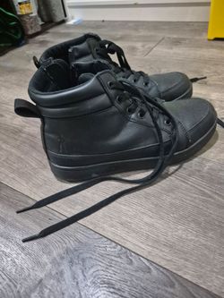 Women's  size 6 slip resistant work shoes