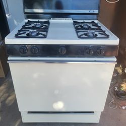 Gas Stove In Good Condition And Warranty Works Great 19th Ave And Baseline 